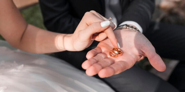 Tot mai puține căsătorii și divorțuri în Moldova: Cuplurile aleg relații mai conștiente