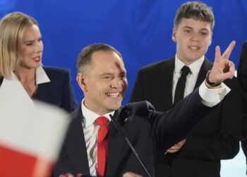 Încă o țară se rupe de UE? Victoria conservatorului Karol Nawrocki la alegerile din Polonia |VIDEO