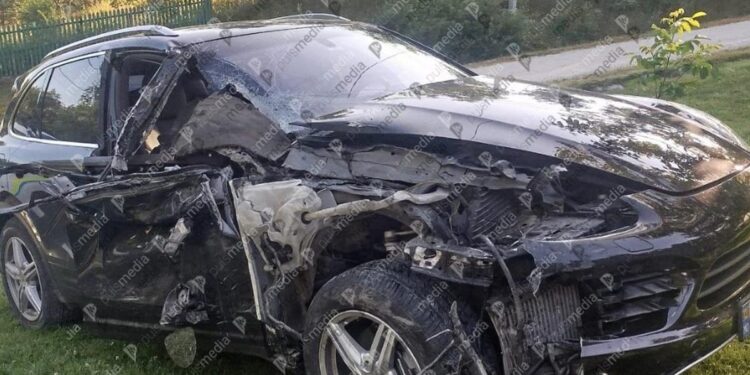 Accident cu un Porsche Cayenne pe traseul R1: șoferul ar fi fost beat