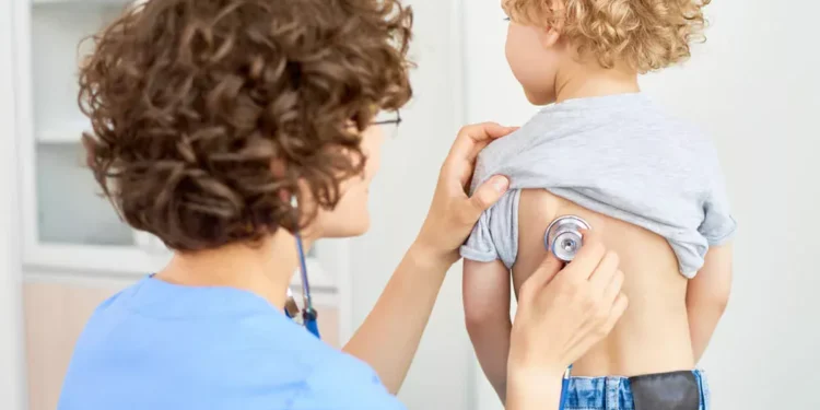 Tot mai mulți copii ajung la urgență cu tulburări digestive și febră. Cei mai afectați sunt copiii cu vârsta sub 5 ani