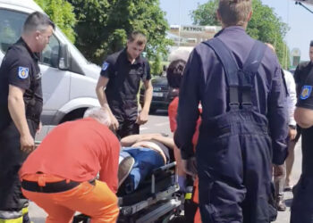 Accident la Grătiești: Un motociclist a ajuns la spital după ce a fost lovit de un automobil