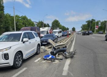 Accident grav la Ialoveni: Patru mașini, distruse după ce un șofer a virat fără să se asigure