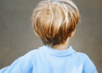 Caz șocant în Ștefan Vodă: Un copil de 2 anișori, găsit desculț și în body într-un parc, după ce ar fi ieșit singur dintr-o grădiniță