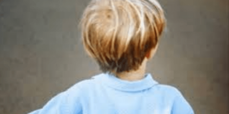 Caz șocant în Ștefan Vodă: Un copil de 2 anișori, găsit desculț și în body într-un parc, după ce ar fi ieșit singur dintr-o grădiniță