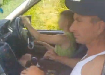 Un copil a fost surprins conducând o mașină în Ialoveni: Era la un pas de a provoca un accident