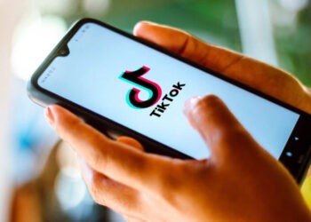 Influenceriță din Ungaria a murit după o provocare pe TikTok: și-a dat foc în direct