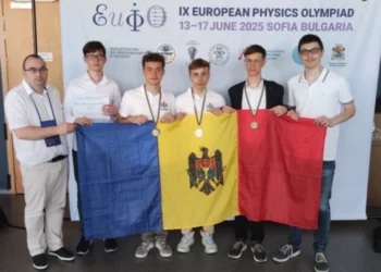Succes remarcabil pentru elevii moldoveni la Olimpiada Europeană de Fizică: Două medalii de argint, una de bronz și o mențiune de onoare