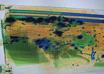 Un tânăr moldovean, prins cu pietre semiprețioase în bagaj