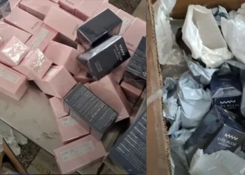 Funcționarii vamali de la Leușeni au confiscat parfumuri ascunse printre bagaje