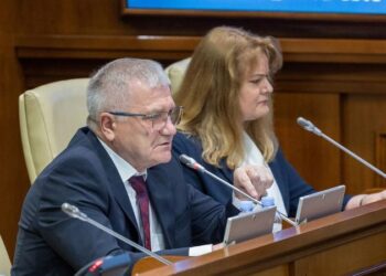 „Numiri strict politice”. Stamate, cu întrebări în Parlament: „Patru din 6 judecători CC au fost numiți de PAS, fără concurs. Așa se întărește încrederea în imparțialitatea Curții?”
