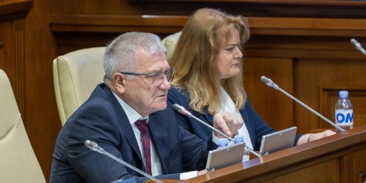 „Numiri strict politice”. Stamate, cu întrebări în Parlament: „Patru din 6 judecători CC au fost numiți de PAS, fără concurs. Așa se întărește încrederea în imparțialitatea Curții?”