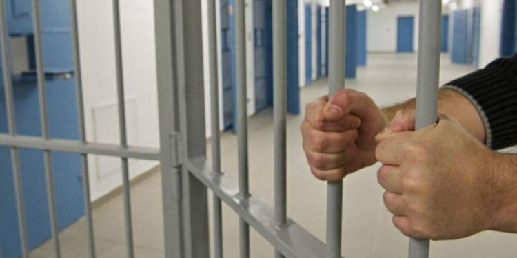 Tentativă de omor din gelozie: 15 ani de închisoare pentru un bărbat din Cimișlia