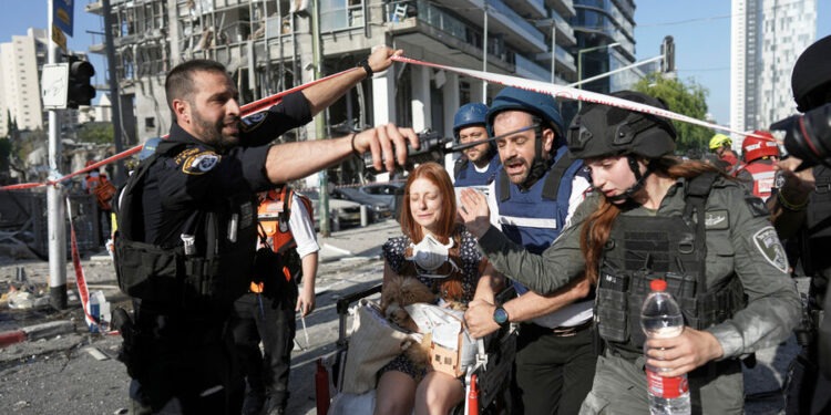 «Возмездие продолжается». Израиль намерен убить Хаменеи, Иран требует репараций