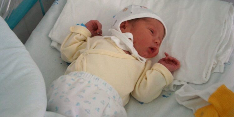 Răpire șocantă: Un bărbat din R. Moldova, depistat cu un bebeluș furat dintr-un spital olandez