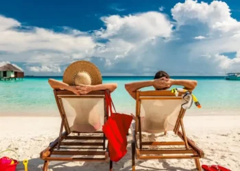 Vacanțe pe datorie: tot mai mulți moldoveni iau credite pentru a merge în concediu