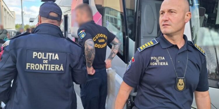 Dosar penal pentru un moldovean prins cu document fals la intrarea în România