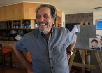 Отец Илона Маска Эррол прибыл в Москву