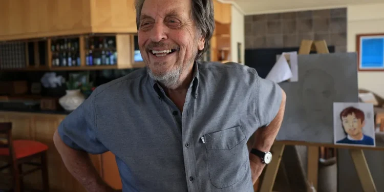 Отец Илона Маска Эррол прибыл в Москву