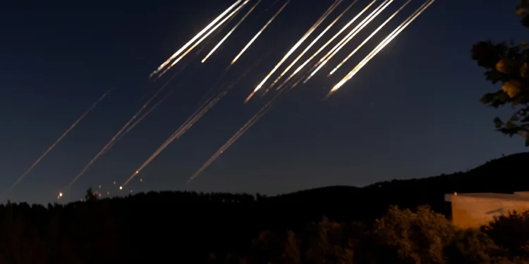 Иран ударил по Хайфе, а Израиль ударил по Тегерану. Что известно о ночной атаке