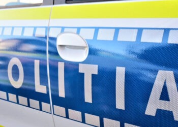 Un bărbat din Caraş- Severin a intrat cu maşina în doi tineri. Toți trei au fost duși la spital