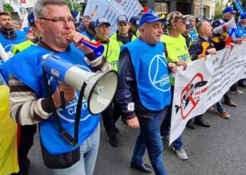 Protest al sindicaliștilor la Cotroceni: au cerut reducerea subvenţiilor şi eliminarea privilegiilor pentru partide şi parlamentari