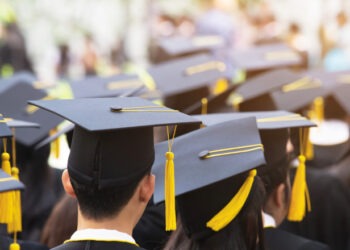 Studenții, dezamăgiți de modificarea fondului de burse propusă în programul de guvernare