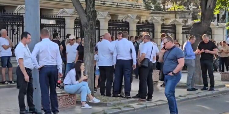 Participare „dirijată” la Marșul Suveranității? Un denunțător anonim acuză presiuni și implicarea structurilor de stat