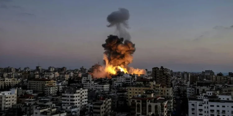 Глава Генштаба Ирана призвал израильтян покинуть Тель-Авив и Хайфу, чтобы «спасти свои жизни»