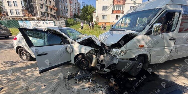 Chișinău: Doi copii, răniți într-un accident rutier pe strada Ialoveni