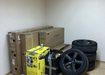 Camion plin cu marfă nedeclarată, oprit la Leușeni: Valoarea bunurilor – 250.000 lei