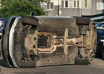 BMW condus de un adolescent fără permis s-a răsturnat după coliziune în Transnistria