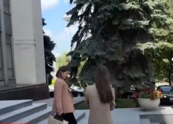 „Fuga este rușinoasă, dar sănătoasă”: miniștrii refuză să răspundă dacă guvernul este corupt