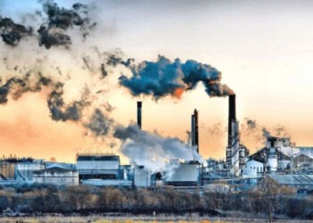 Mai multe ONG-uri avertizează că modificările propuse la Legea privind emisiile industriale pun în pericol sănătatea oamenilor și protecția mediului