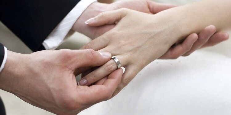 Votat în Parlament: certificatele de naștere, căsătorie, divorț și deces – în format electronic