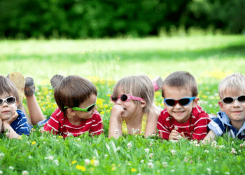 Avertisment dur pentru părinți: ochelarii ieftini pentru copii pot provoca orbirea