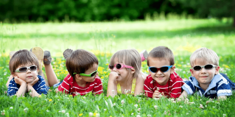 Avertisment dur pentru părinți: ochelarii ieftini pentru copii pot provoca orbirea