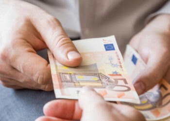 Un bărbat din Moldova a încercat să mituiască un vameș în Rusia