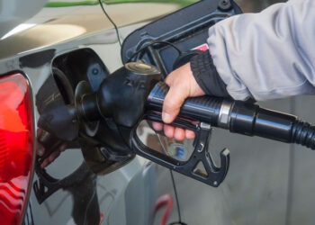 Carburanții se scumpesc ușor: ANRE a anunțat noile prețuri plafon pentru 13 iunie