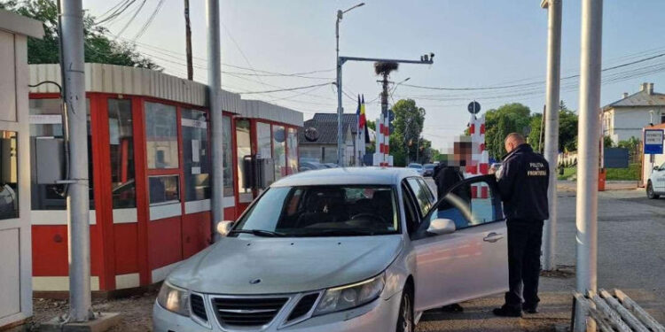 Un moldovean, prins cu un permis fals la frontiera română