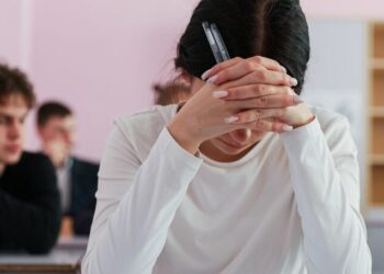 Учащиеся требуют пересмотра критериев оценки экзамена по английскому языку