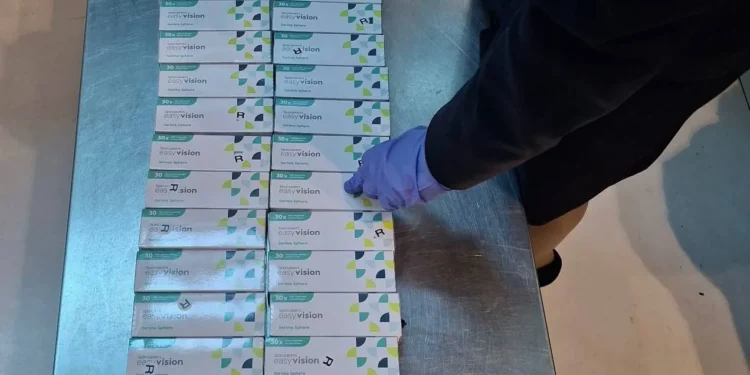 Irlandez prins pe Aeroportul Chișinău cu peste 800 de lentile de contact nedeclarate