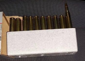 Cartușe pentru carabină, ascunse în plafonul unui microbuz, depistate la vama Cahul