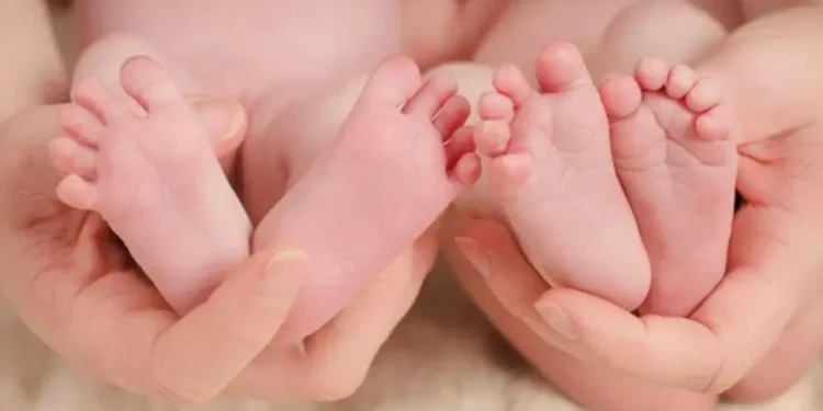 Naștere de urgență la domiciliu: O femeie din Chișinău a adus pe lume gemeni acasă