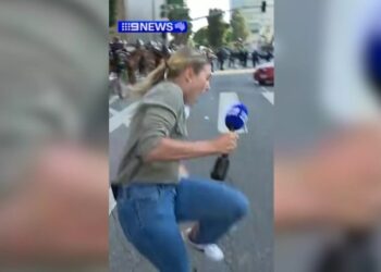 O jurnalistă australiancă, împuşcată cu un glonţ de cauciuc în picior în direct, la Los Angeles, în timpul manifestaţiilor împotriva politicii migraţiei a lui Trump