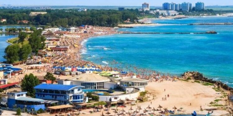 Turiști speriați pe litoral din cauza unor bubuituri misterioase