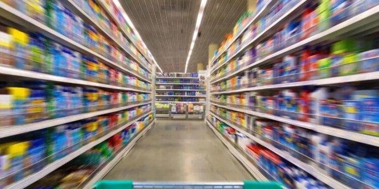 Peste câteva zile românii vor fi loviți de un nou val de scumpiri. Lista cu alimentele care se scumpesc de luna viitoare