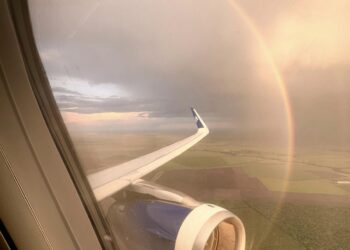 Încă un avion cu 121 de persoane la bord a trecut prin momente dificile: Pilotul a leșinat