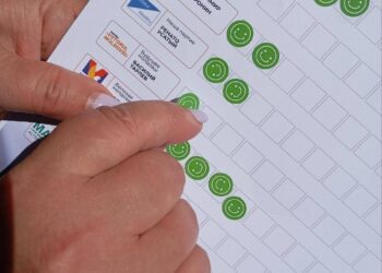 Favoriții și outsiderii sondajului popular