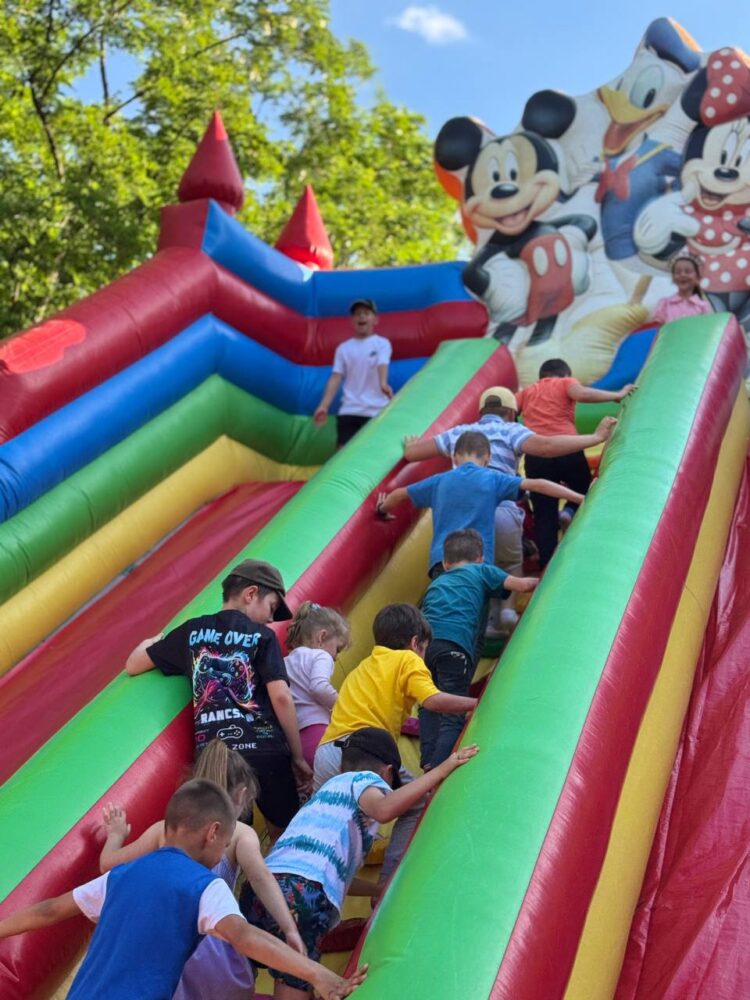 По случаю Международного дня защиты детей команда Илана Шора организовала незабываемые праздники для детей из разных населённых пунктов