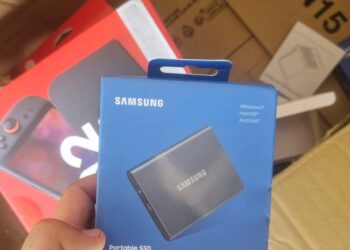 Trei autobuze, zeci de bunuri nedeclarate: Marfă de 170.000 de lei, depistată de vameși